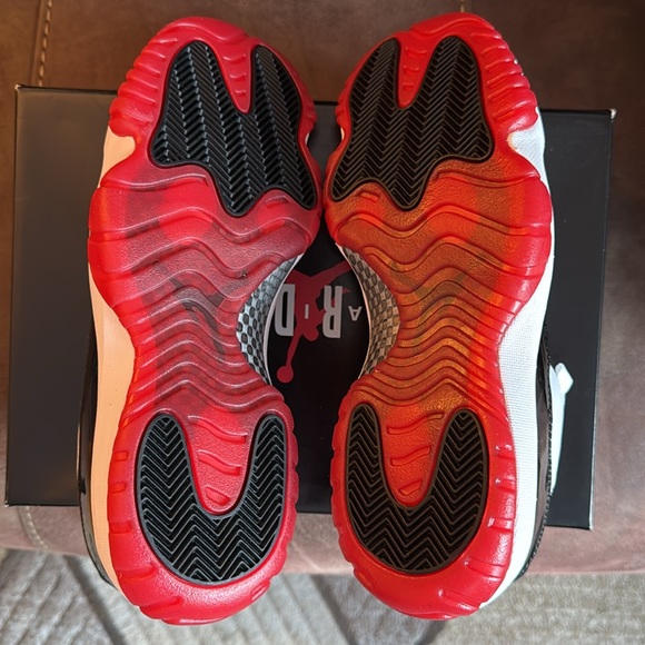 Air Jordan 11 Retro Low - Picture 5 of 8